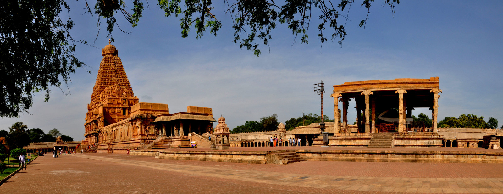 Thanjavur Temple.jpg